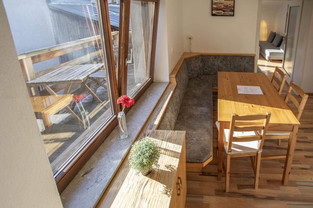 Cozy Old Town Apartment Hall in Tirol Exterior photo